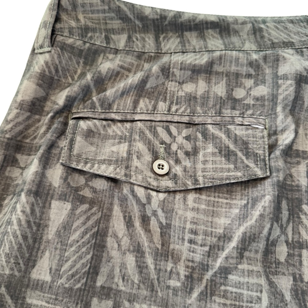 Crazy Shirts Expedition Hybrid Shorts Men 40 x 11” Gray Geometric Hawaiian Cargo - Picture 7 of 13